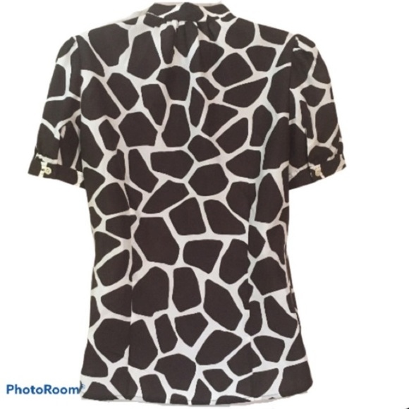 Banana Republic giraffe
print blouse size small - Picture 2 of 6